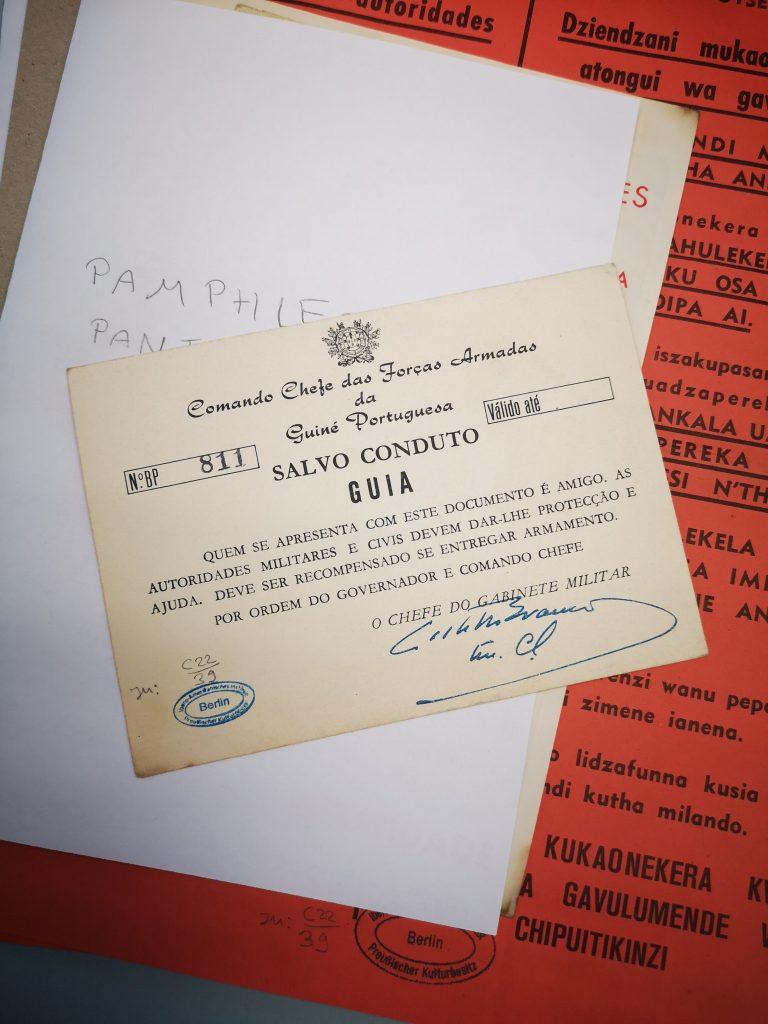 Pass für freies Geleit (Salvo conduto) des portugiesischen Militärs während der Befreiungskriege. Material aus der Bibliothek des Ibero-Amerikanischen Instituts